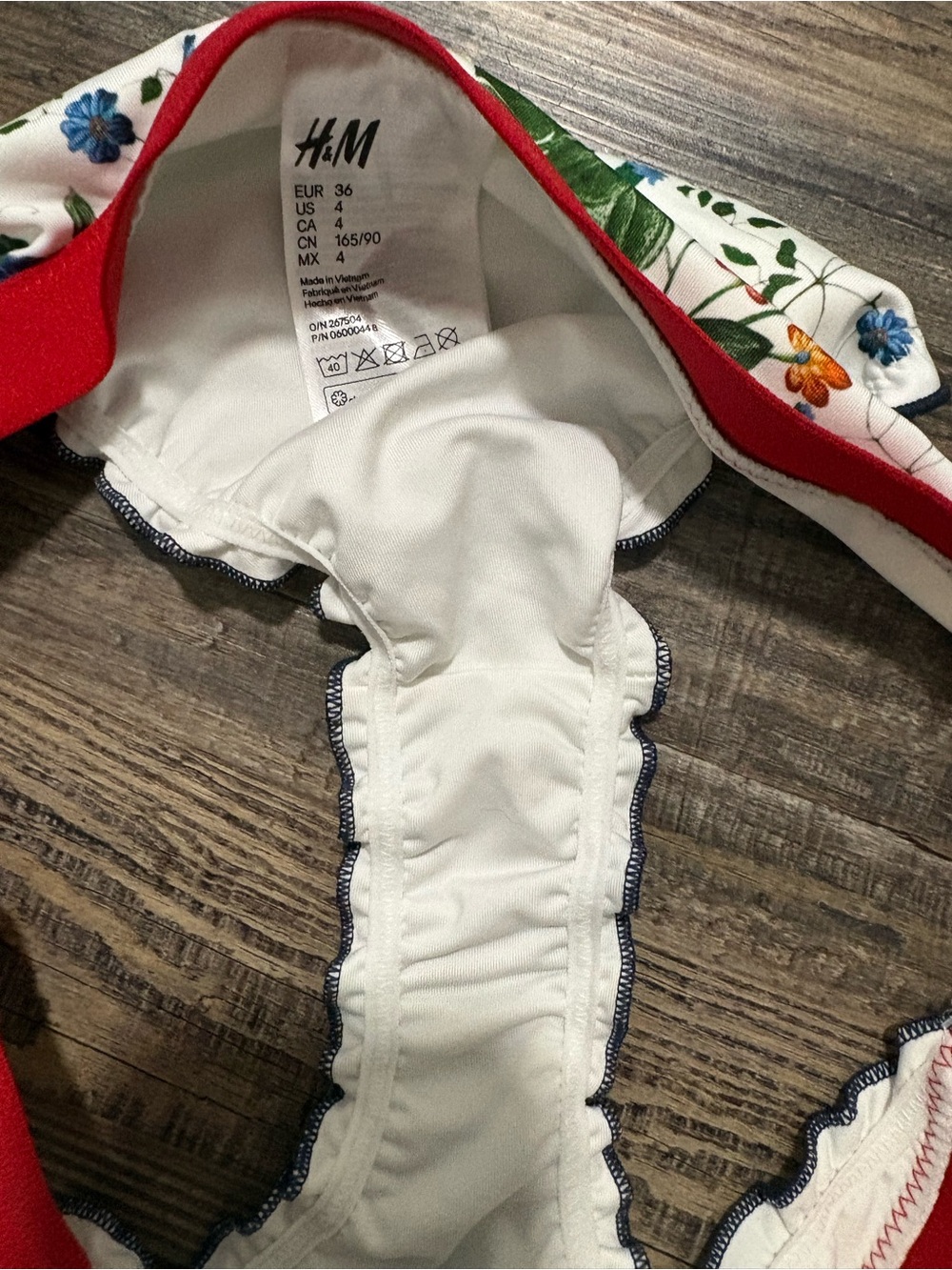 H&M Women’s Swimming Suit $13.00 Top is Size 6 and Bottoms Size 4 - Picture 4 of 7